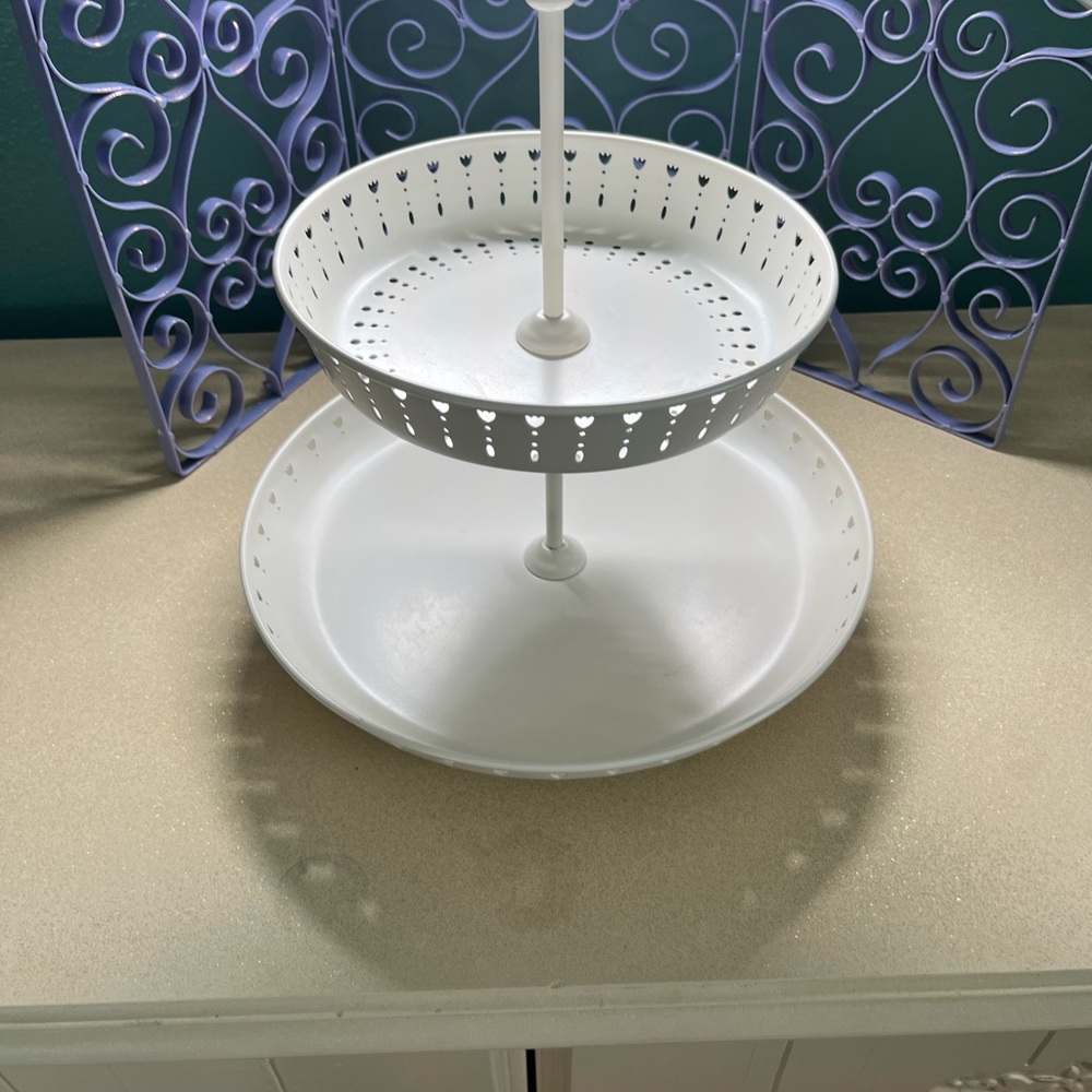 White steel two-tier serving stand 'GARNERA' by IKEA